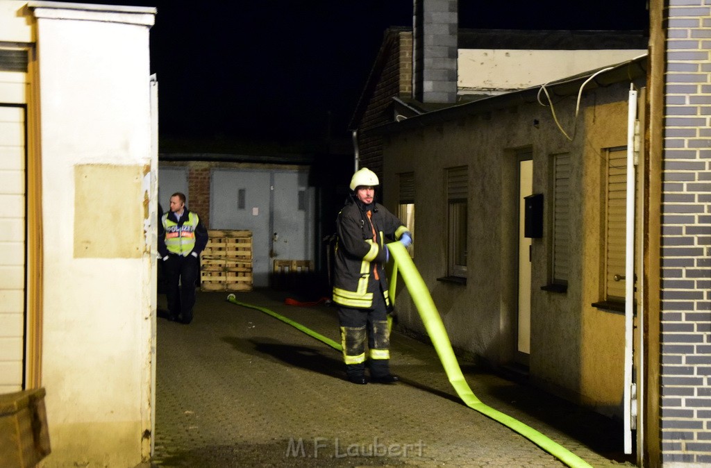 Feuer Hinterhof Garagen Koeln Hoehenberg Olpenerstr P149.JPG - Miklos Laubert